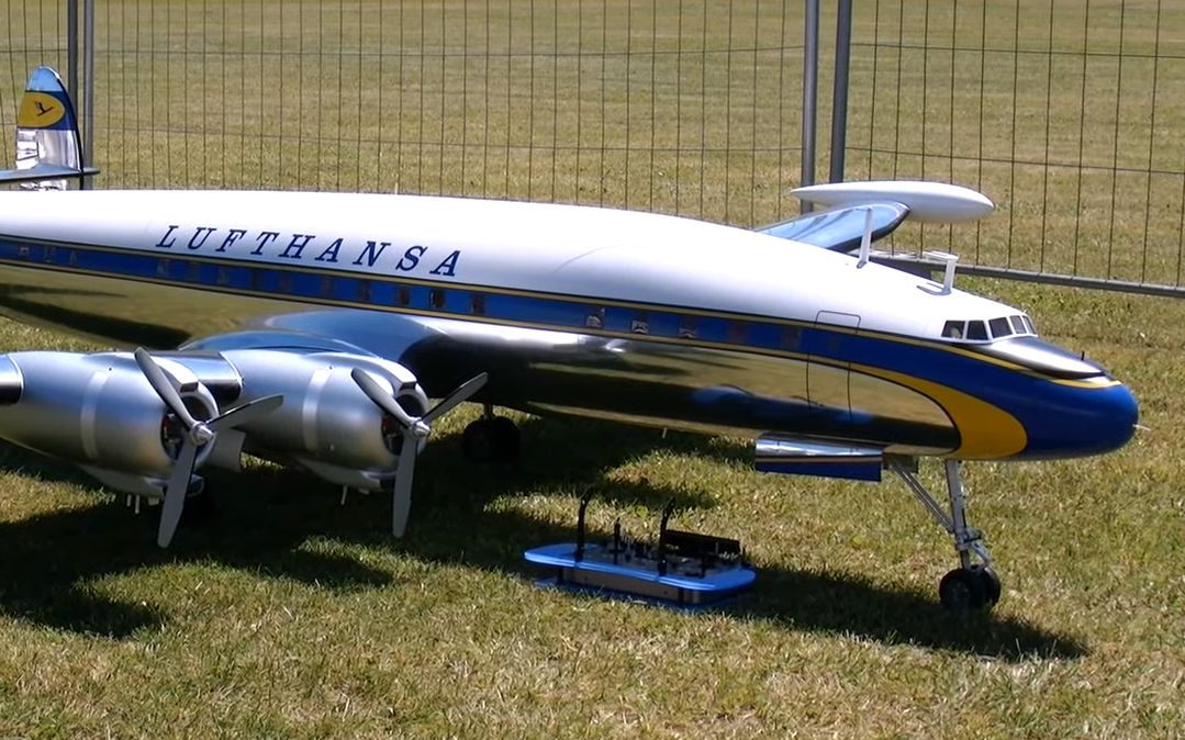 rc航模巨大锃亮洛克希德l1049航模飞行表演