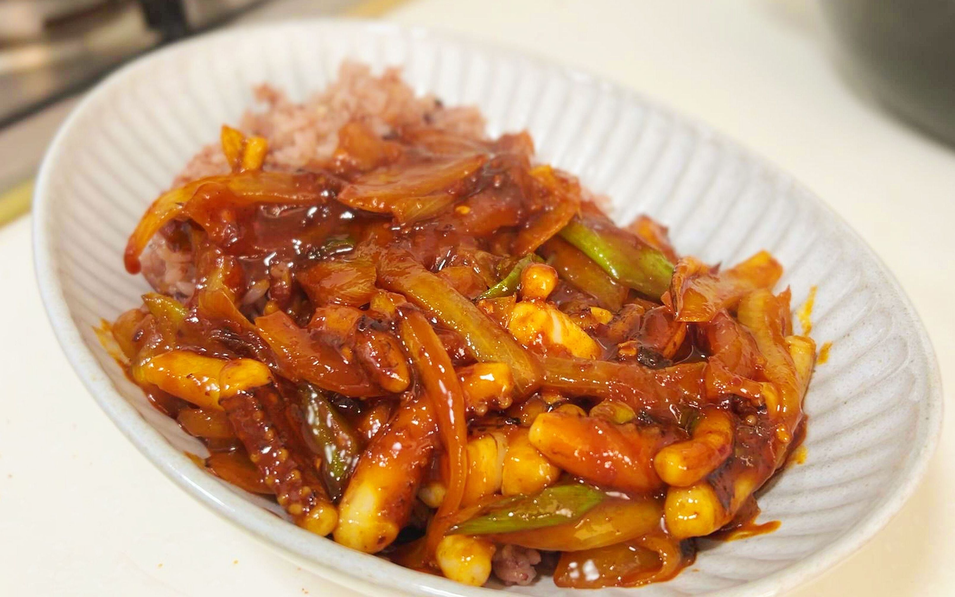 【美食日常】吃上一口辣炒鱿鱼须让你辣冒烟!