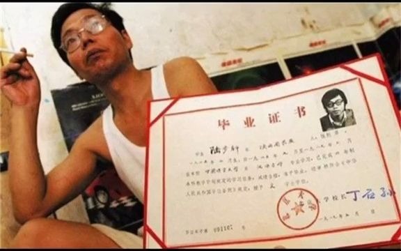 【感动视频】毕业于北京大学的陆步轩,通过卖猪肉当上了亿万富翁.#暖视频 #你好大学生哔哩哔哩bilibili