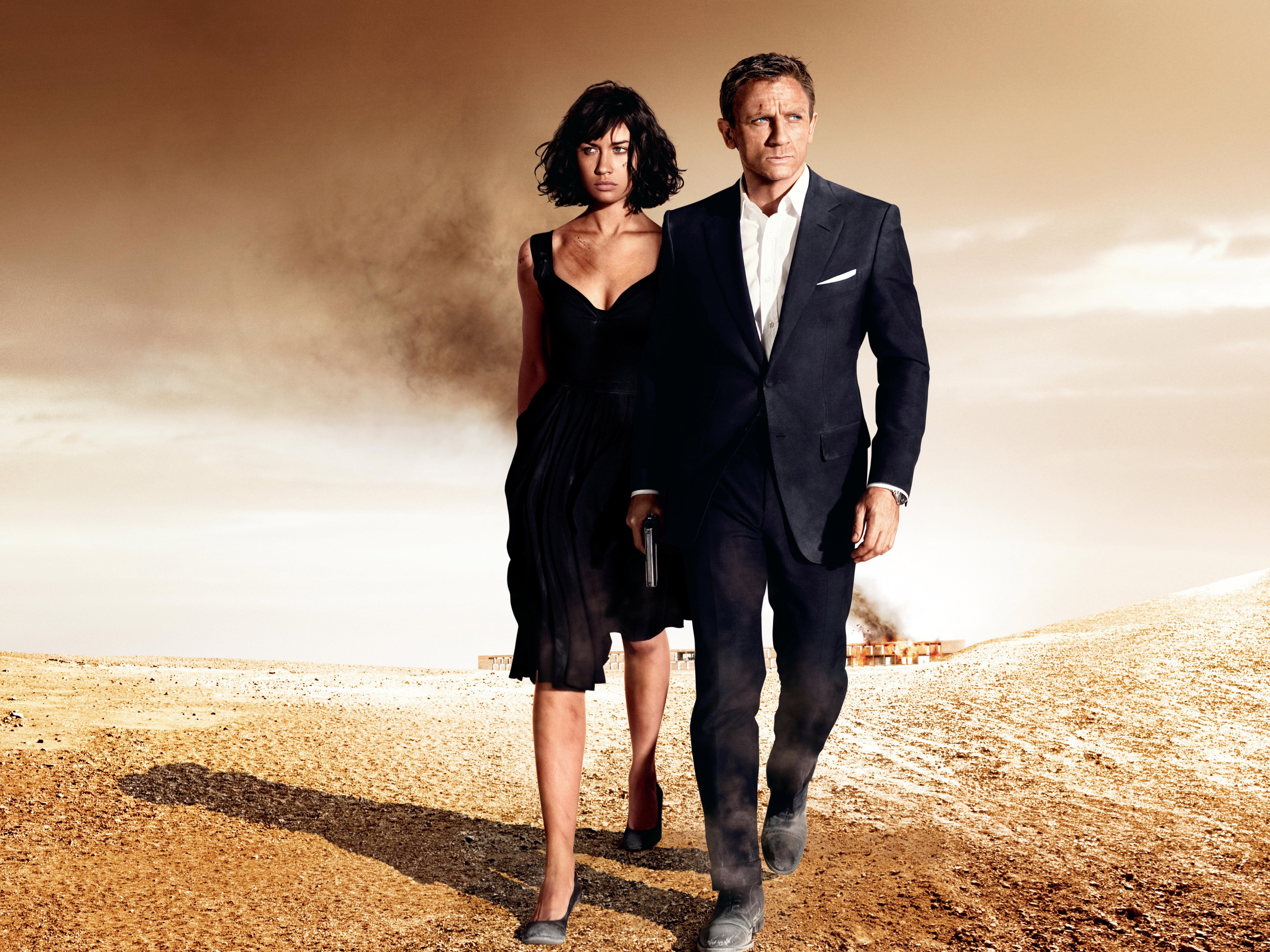 邦德为女友复仇 偶遇复仇女,邦德携邦女郎跳机坠落逃生