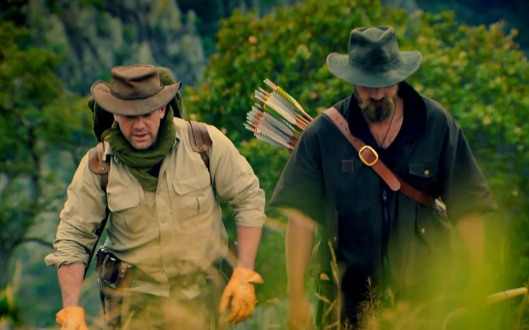 猎人和厨师去荒野求生,开局饿六天,最后一天终于吃上了豪华大餐_哔哩