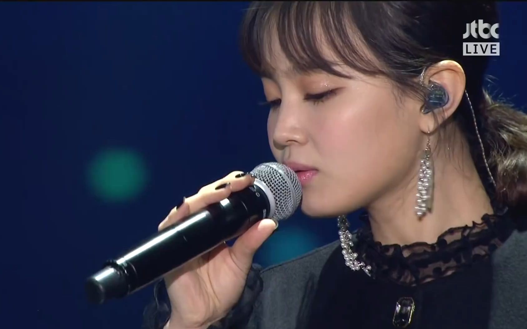 金唱片纪念金钟铉李遐怡演唱breath哽咽落泪o╥﹏╥o