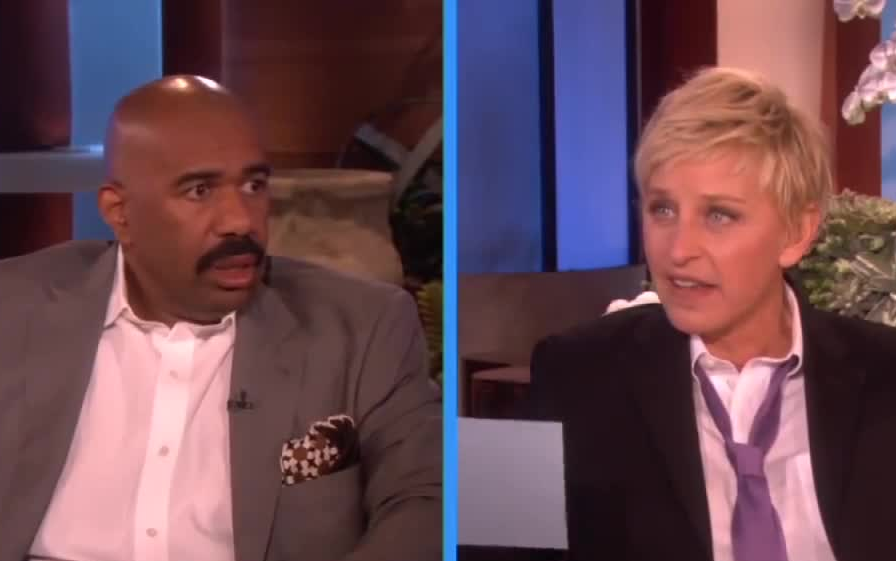 [图]Ellen：一直都是你主持家庭问答没人问你问题，今天我来问 你来答！史蒂夫哈维脱口秀