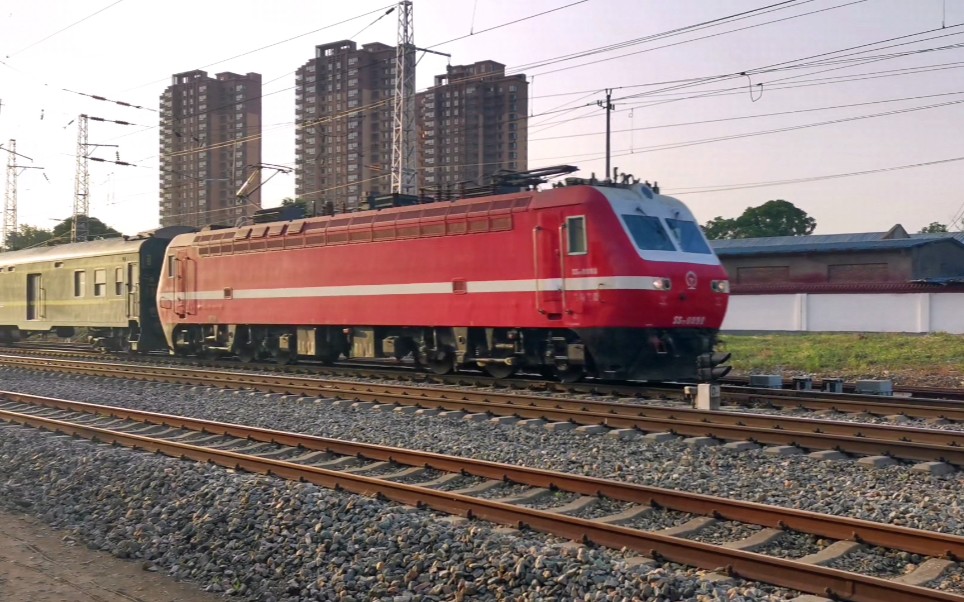 【陇海铁路】ss7e型电力机车小姐姐 t270 喀什-西安 三桥站两道通过