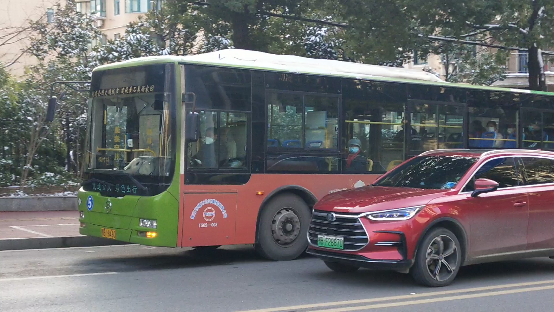 5路公交车出新区站