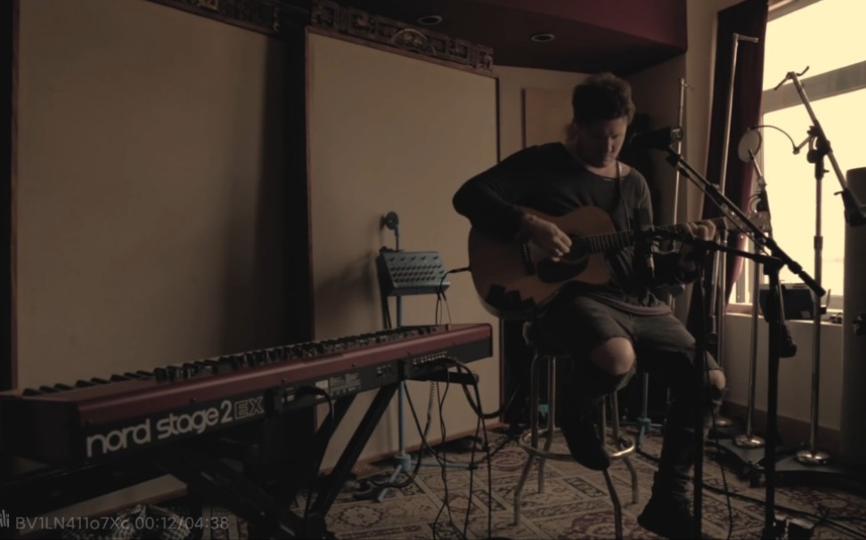 [图]Jarryd James 1000x （wild honey pie sessions）