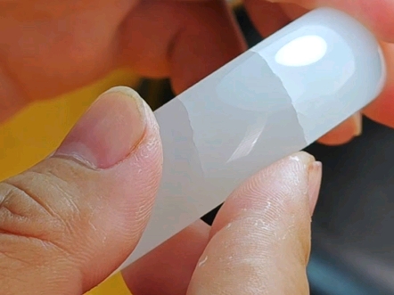 镯子有一道裂纹,没有断,居然.