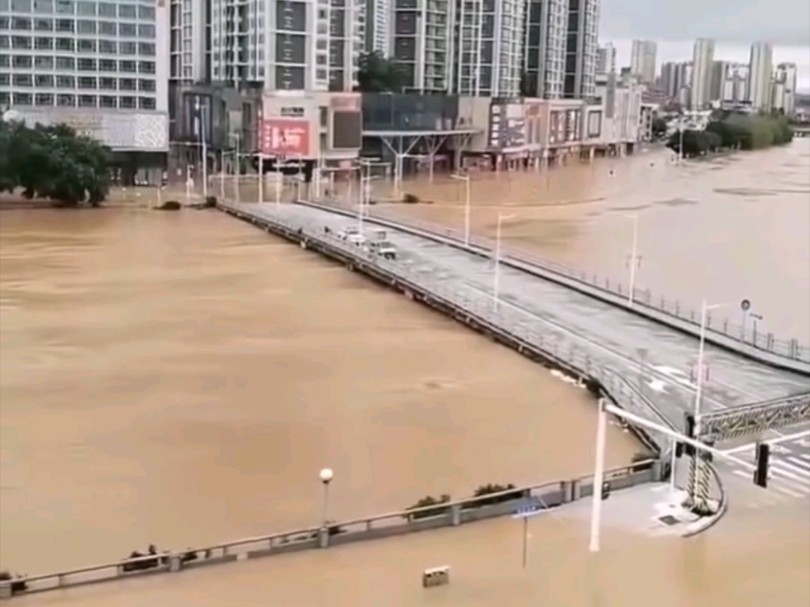 广东暴雨!太吓人了!