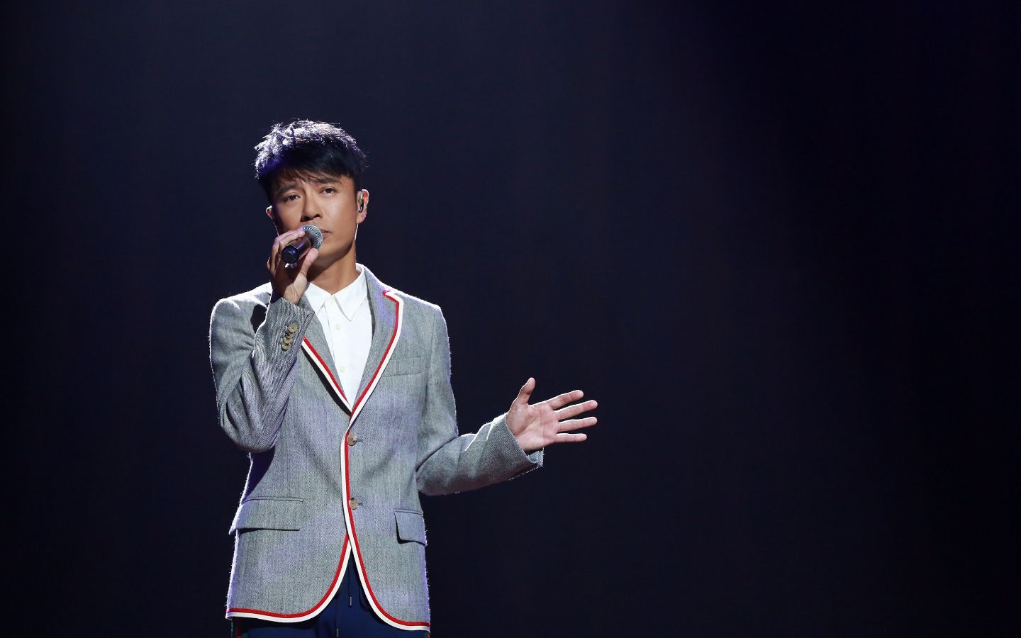 用于谦的视角来听,《月半小夜曲》唱功是零瑕疵的唱将,百听不腻_哔哩