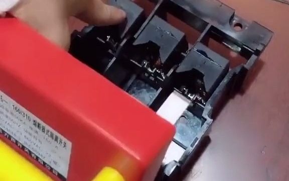 红色HR6低压熔断器隔离开关,你们都用在什么箱子上??哔哩哔哩bilibili