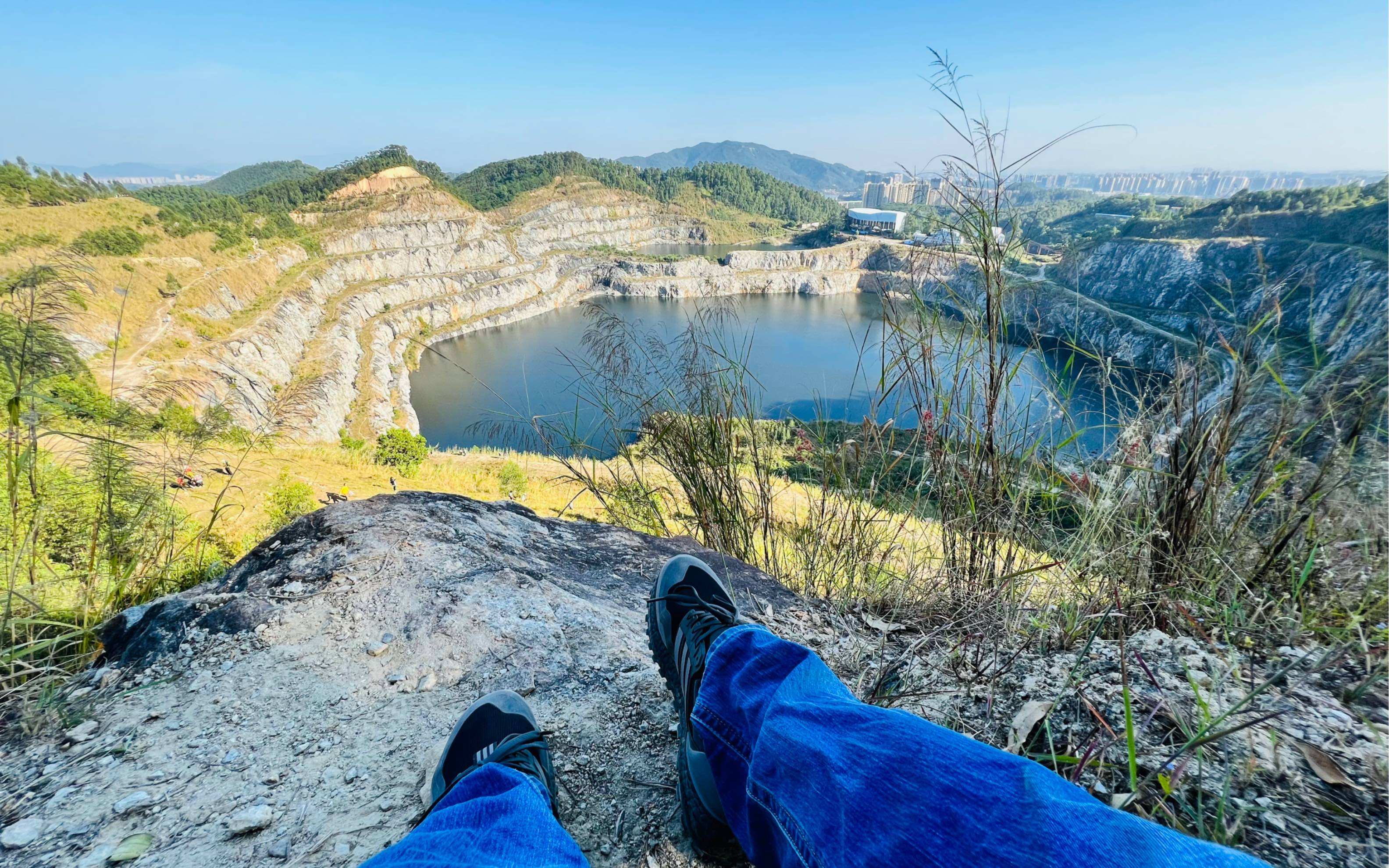 石牙顶天坑封路图片