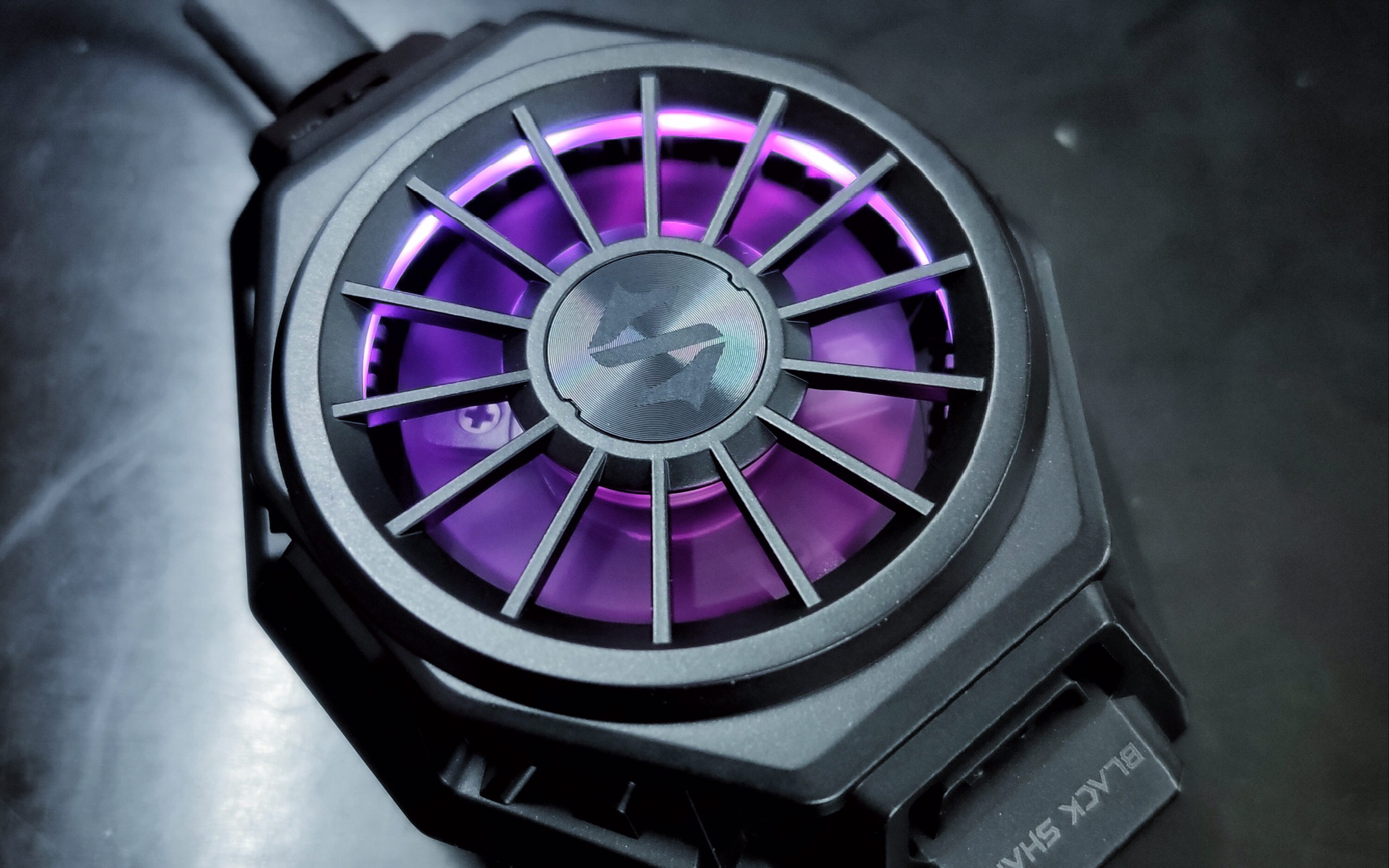 黑鲨冰封散热背夹pro使用体验!手机性能最大化的物理外挂?