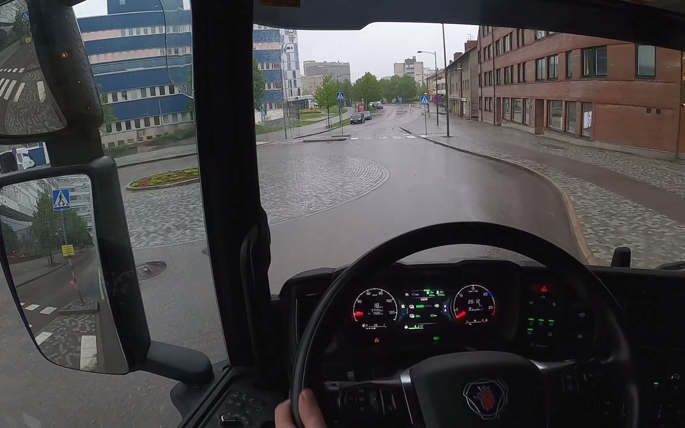 【第一视角】瑞典混动卡车驾驶 雨天穿越斯德哥尔摩 斯堪尼亚scania