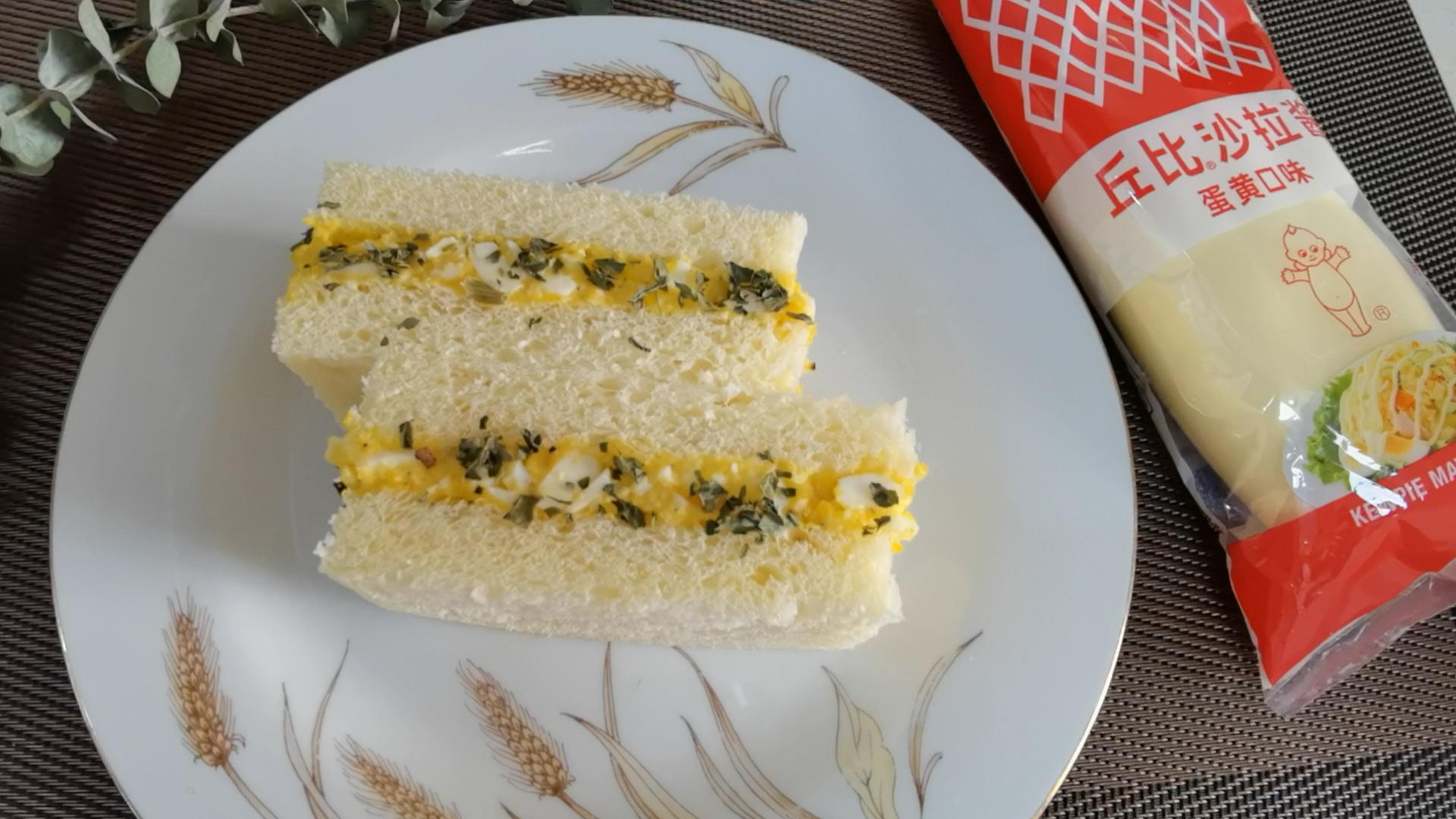 春游野餐吃什么?十分钟自制鸡蛋三明治