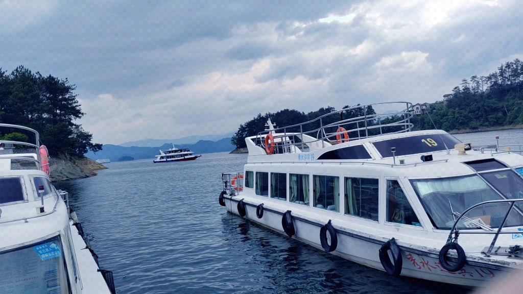 淳安县千岛湖卓越游艇有限公司承载了我童年的回忆,欢迎旅客朋友们来