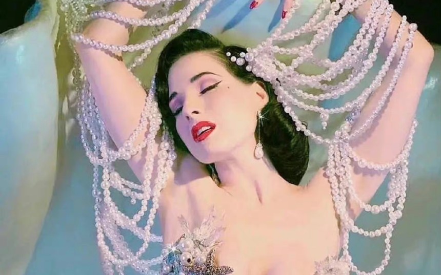 Dita Von Teese 全球身价最高脱衣舞女郎哔哩哔哩bilibili