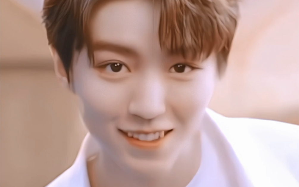 和王俊凯对视10秒 不心动挑战