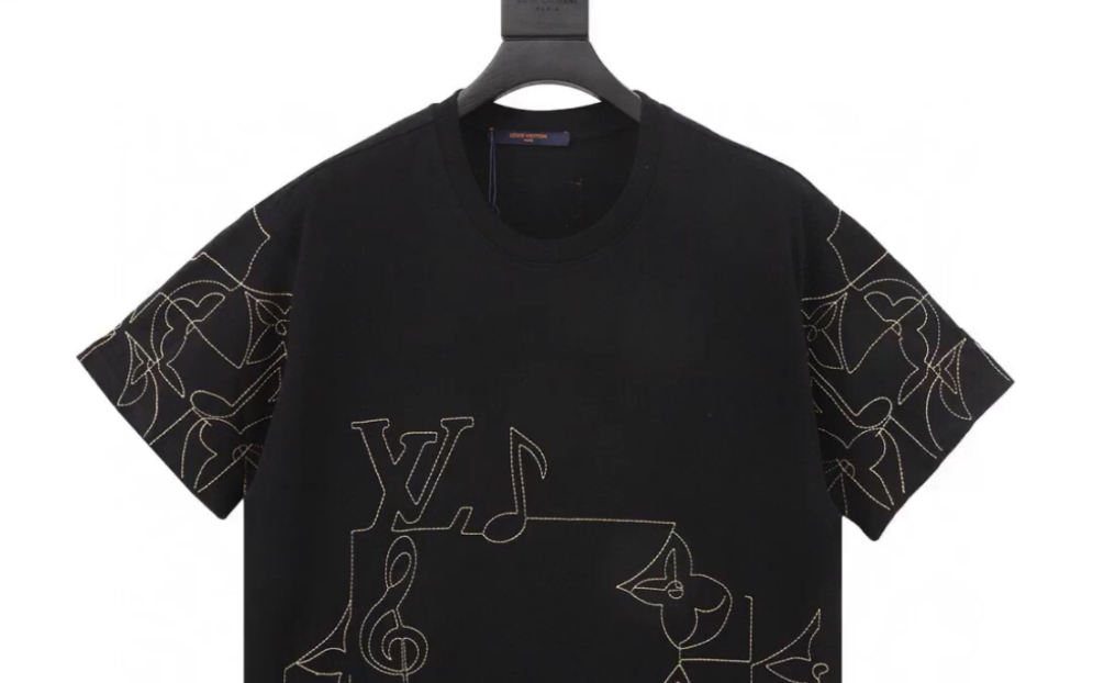 推荐高仿louisvuitton/路易威登乐谱老花刺绣圆领t恤
