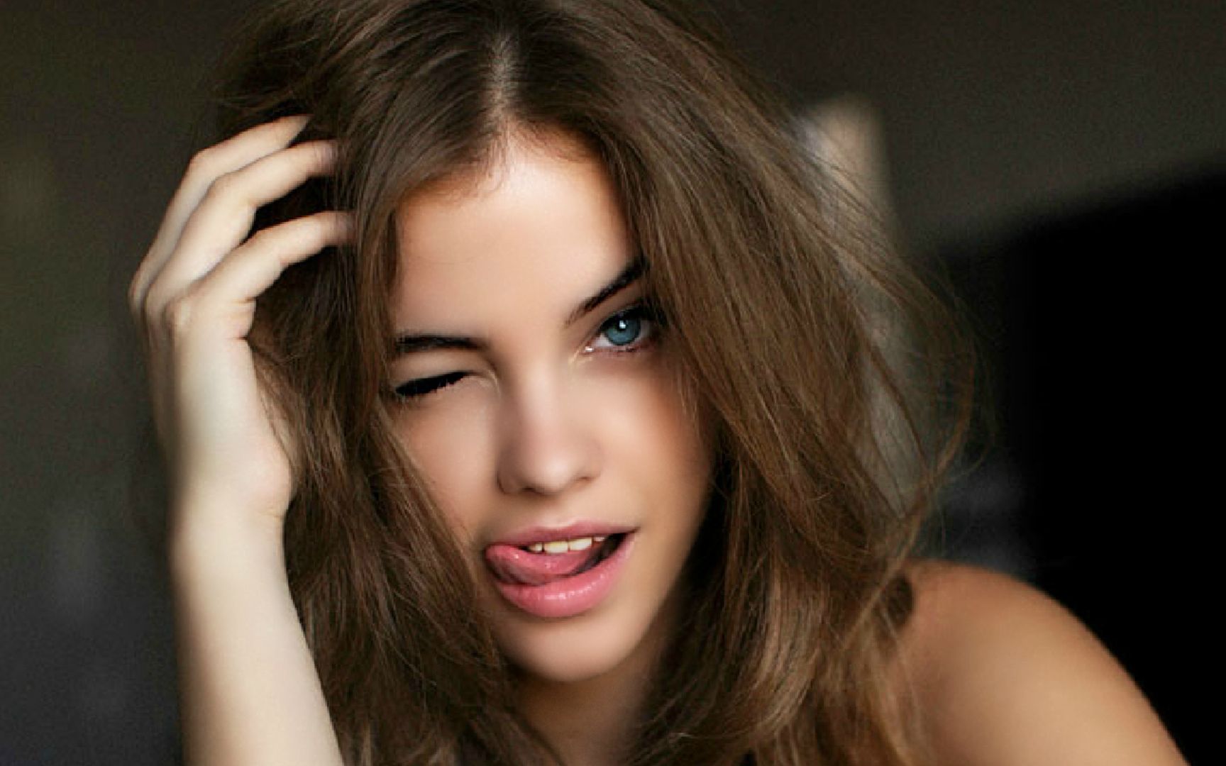 【barbara palvin】床上采访love magazine