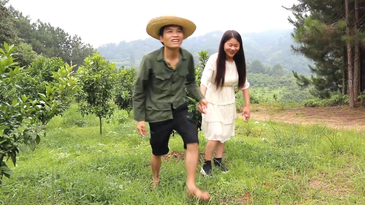 农村四炮:小伙为了带女友回家见父母,骗人说自己是农村土豪,结局太逗