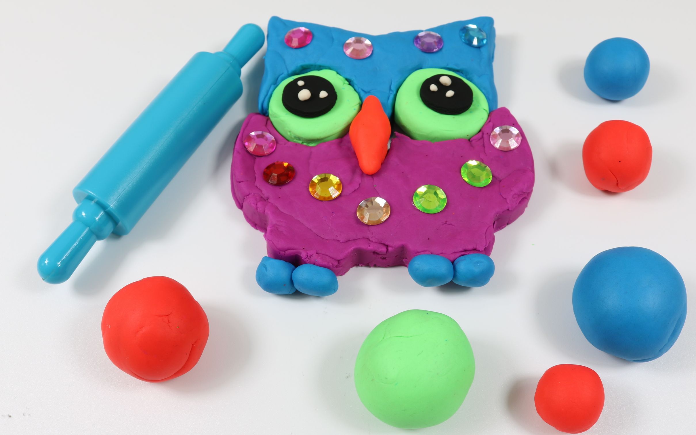 用彩泥制作猫头鹰手工趣味玩具