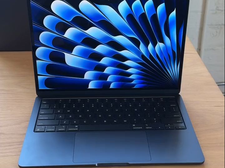 苹果MacBook Air新款笔记本电脑搭载了全新的 M3 芯片!哔哩哔哩bilibili