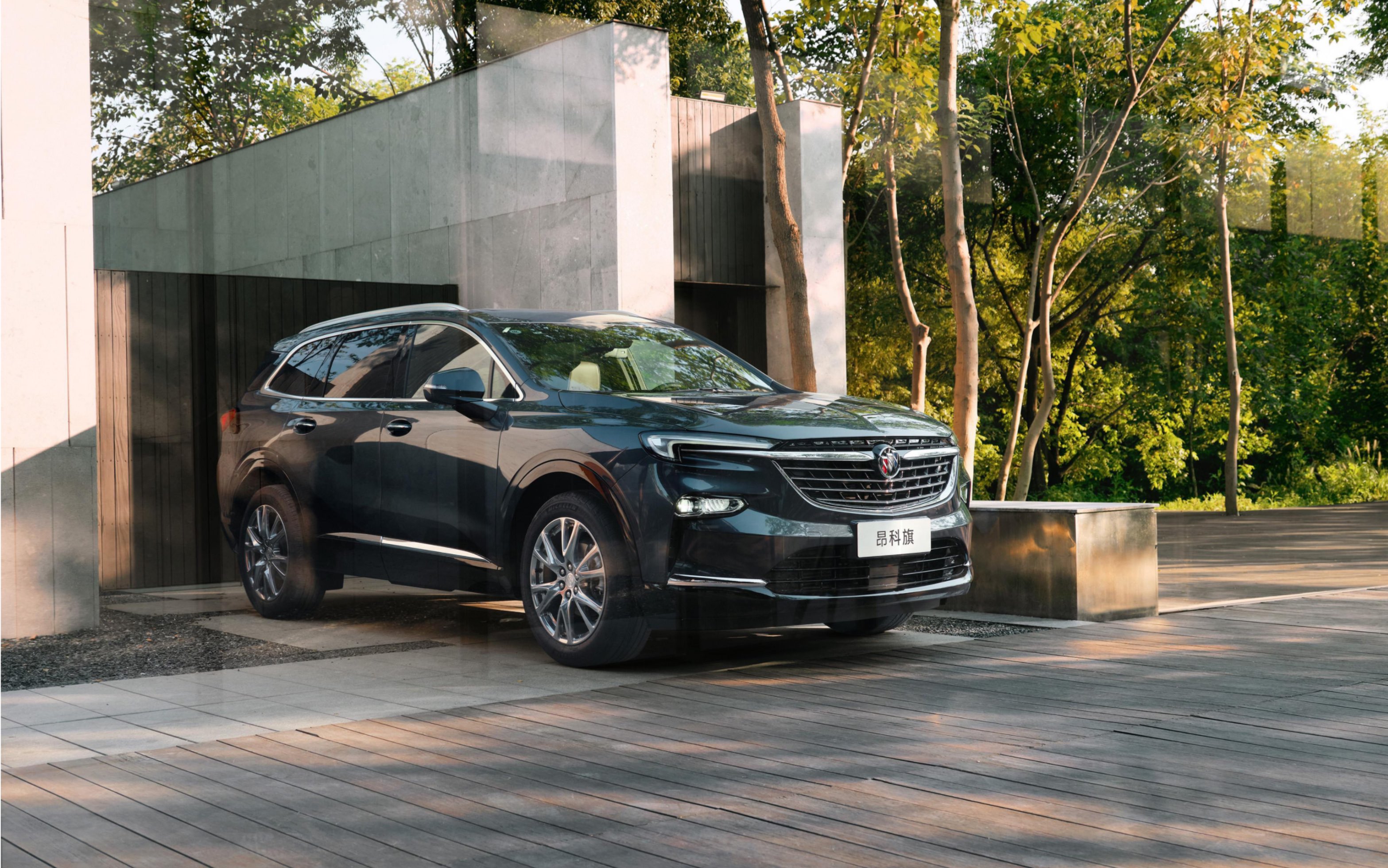 昂科旗综合优惠9万,两驱尊贵版落地25万