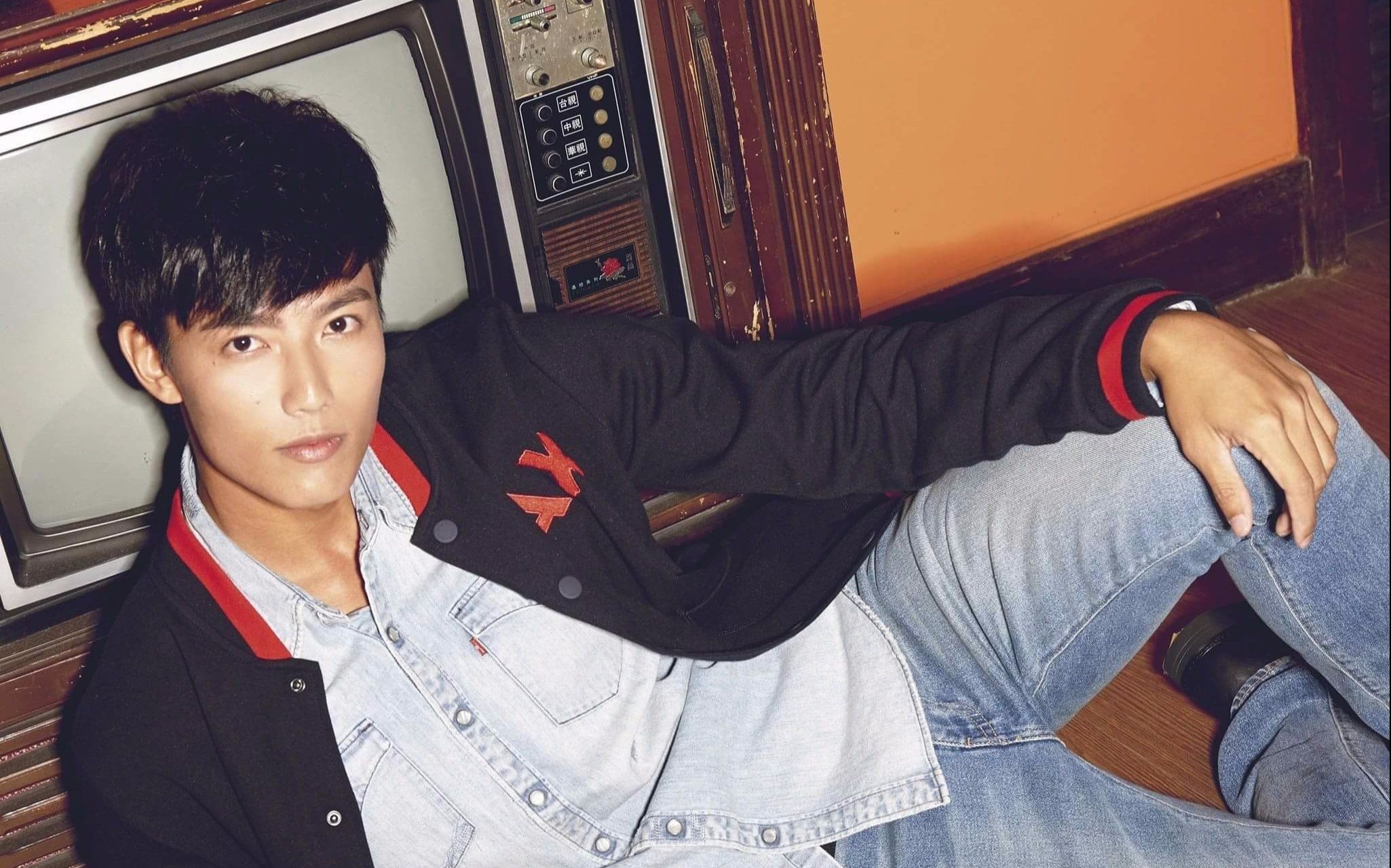 fb上的健身直播 用或其他应用扫描二维码 硬币- 点赞 赖东贤aaron l