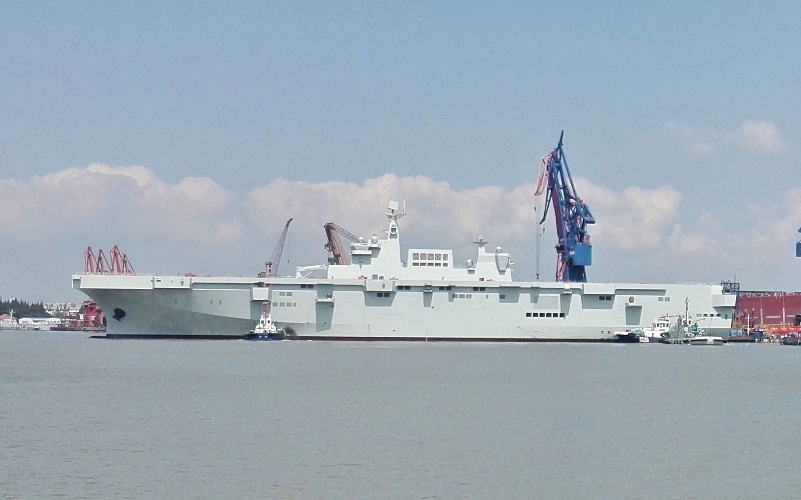 碧水蓝天配075四万吨巨舰出坞美图全球第二超日本欧洲