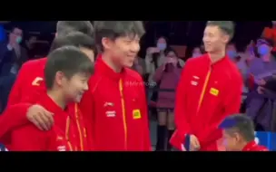 Скачать видео: 【莎头】那一声“莎莎”对于当时的那个女孩来说 会有多么温暖 也许…那就是裂缝中的一束光吧