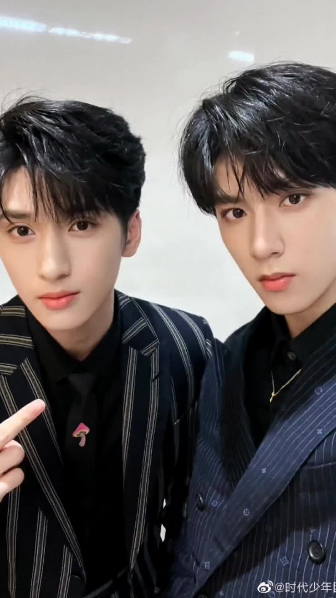 两个一搭一唱的小朋友严浩翔 刘耀文 @dou 上热门