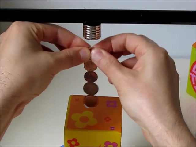 钕磁铁实现硬币平衡|磁铁游