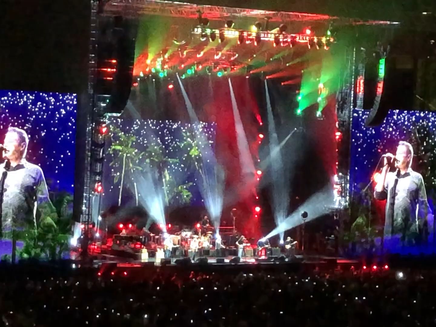 [图]Please Come Home For Christmas-The Eagles 老鹰乐队 live Aloha Stadium - Dec 7, 2018