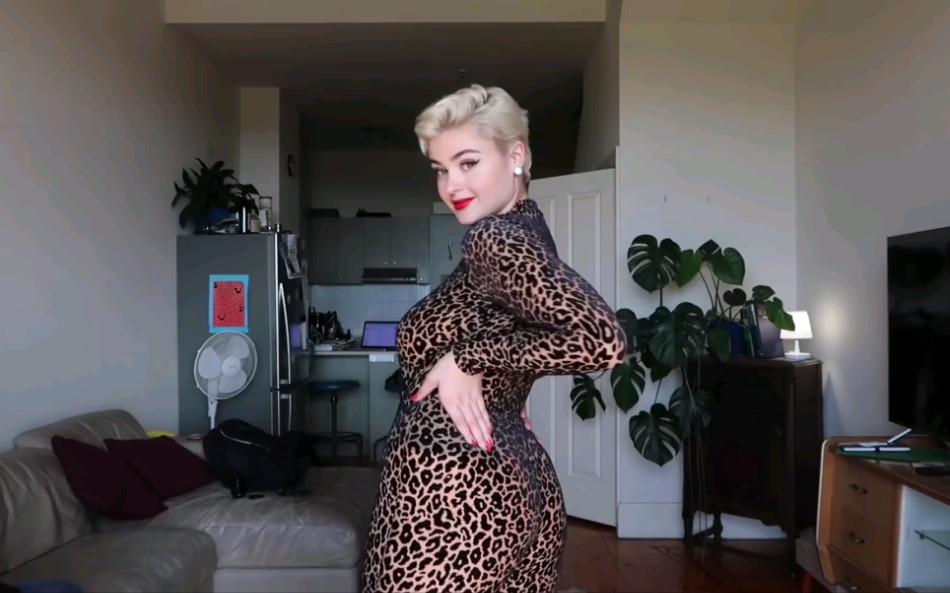 [图]澳洲大码名模 Stefania Ferrario，Black Milk Burned Leopard