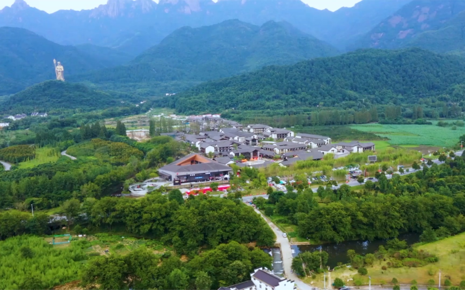 九华山莲花小镇携手潮童星,邂逅时尚盛宴九华山下#总有诗意在心中