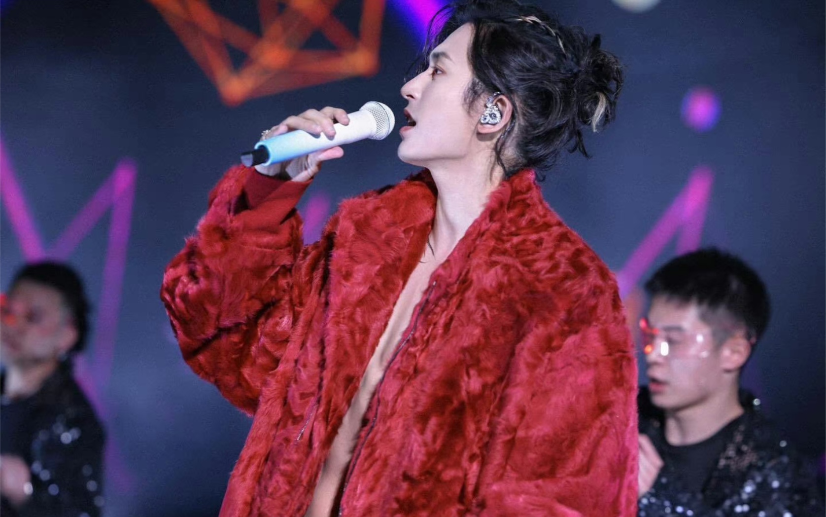 张哲瀚20240216洪荒剧场演唱会《believer》b5前排自摄自存