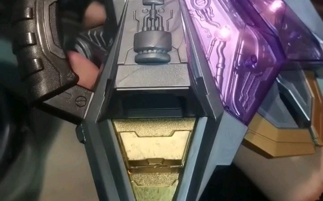 铠甲勇士酷雷伏 爆甲蝎盾,手柄按动触发