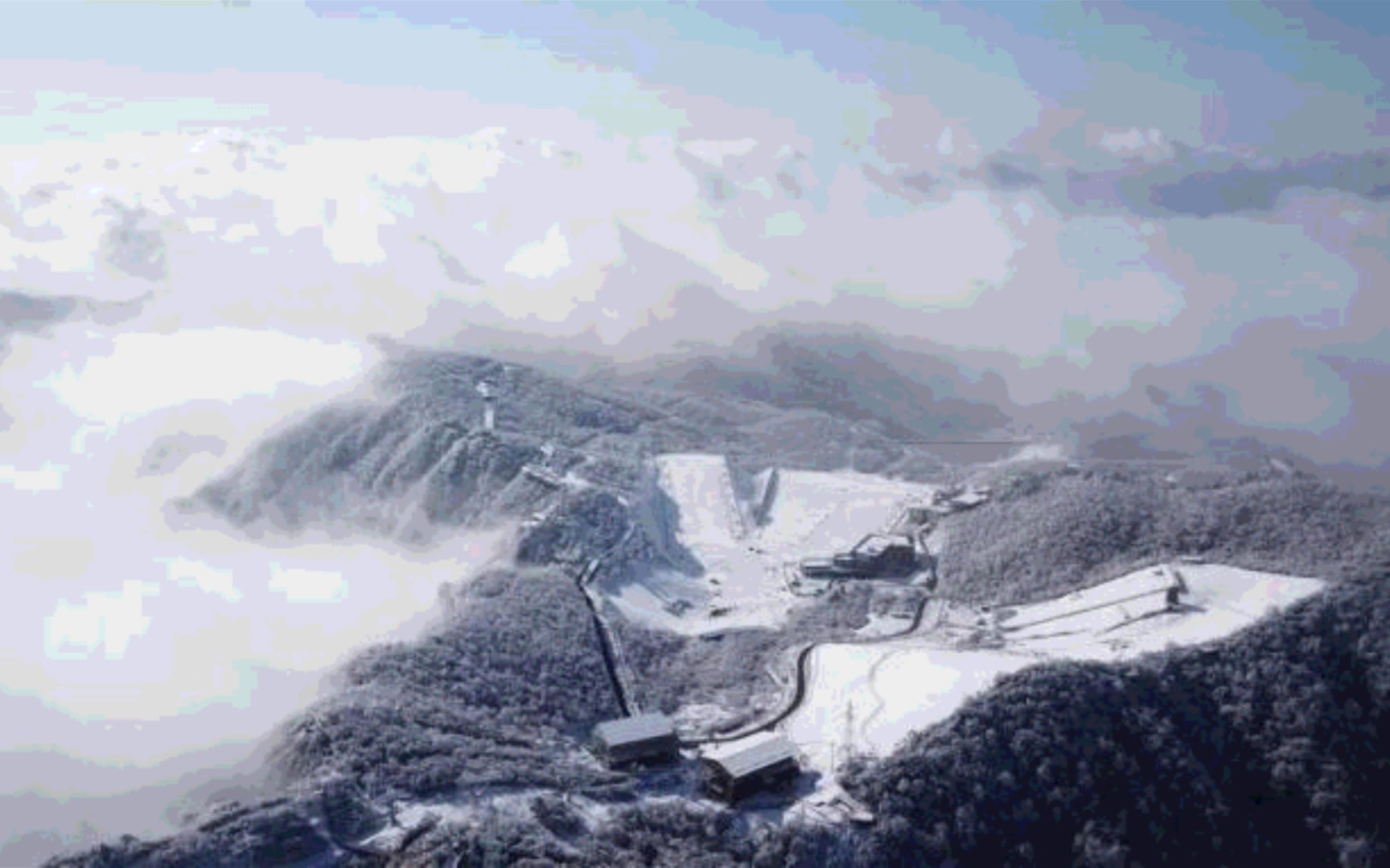 [图]在云上草原玩滑雪大冒险