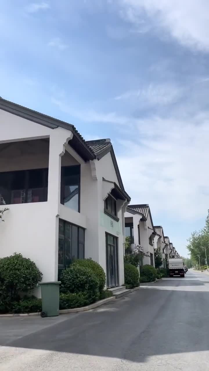 中式设计庭院,白墙灰瓦,古色古香的感觉