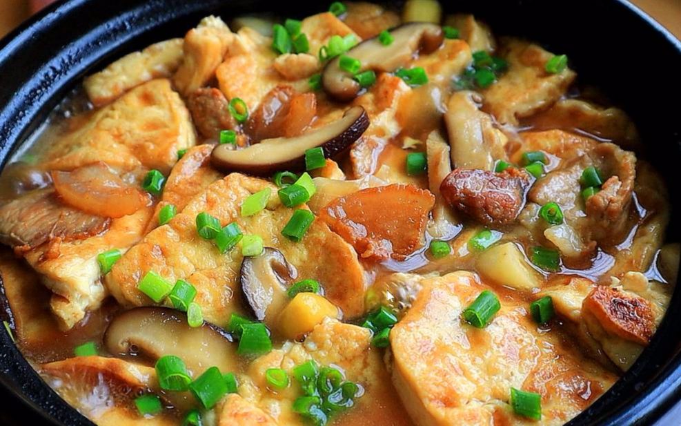 香菇豆腐煲,豆腐不要直接下锅,多做这一步更美味,一大锅吃不够