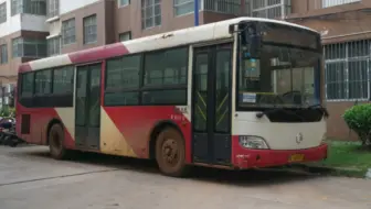 靖西华银铝业通勤车，广西稀有物种，07年的老金旅还在生龙活虎跑着。