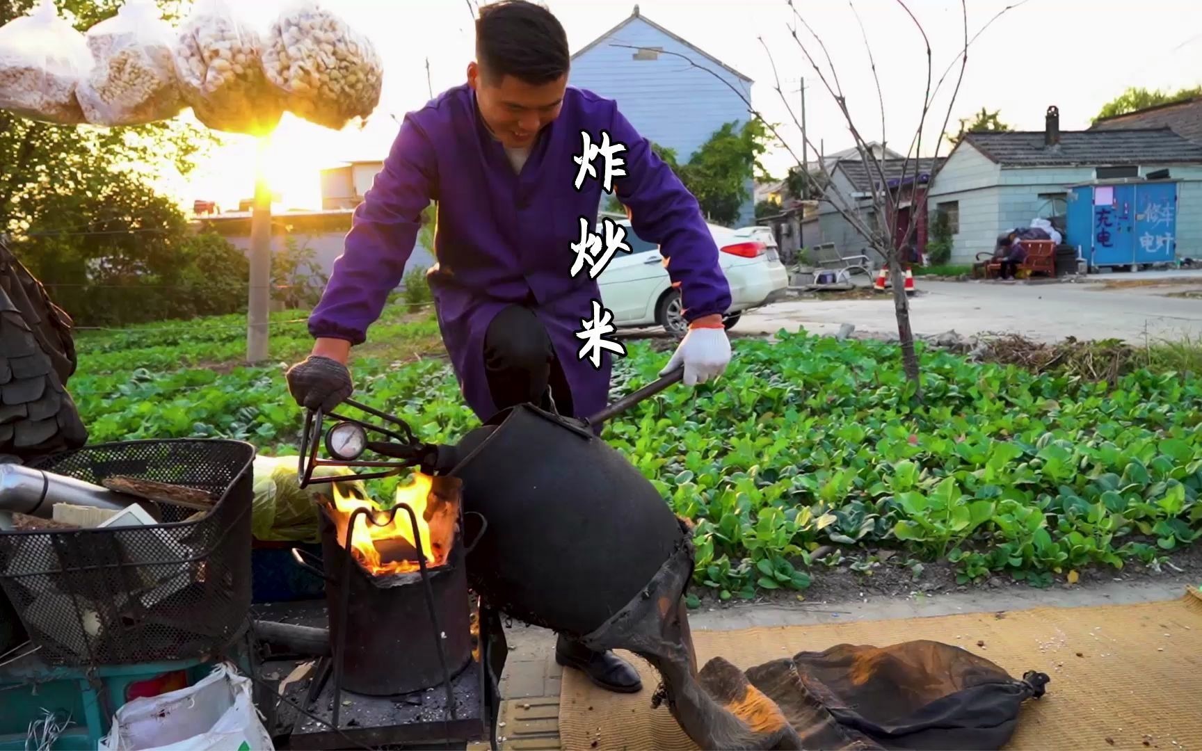 除了冰糖葫芦,路边的炸炒米是不是你儿时的回忆