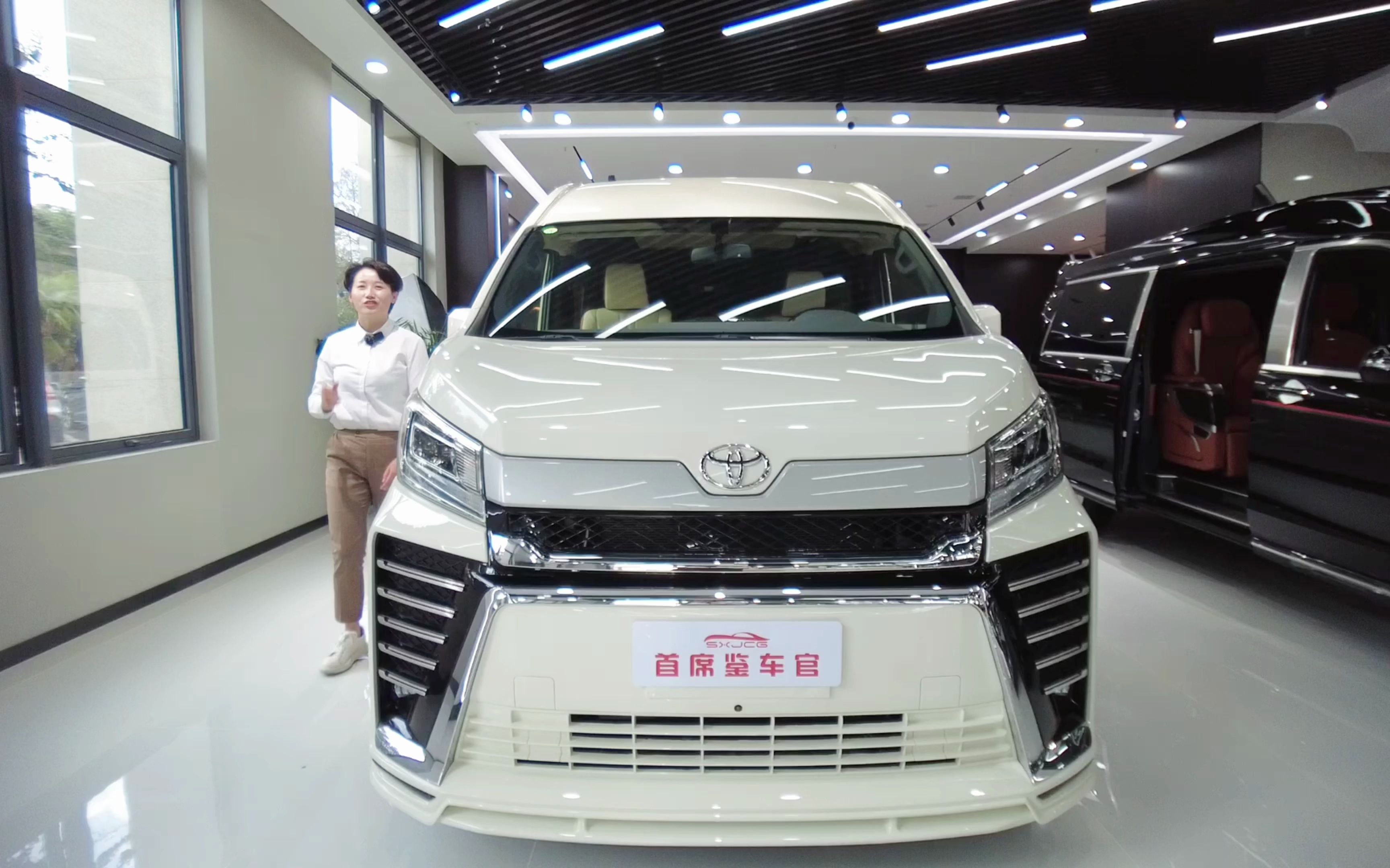 首席鉴车官 最适合家用团建性价比最高的豪华mpv 进口丰田海狮9座