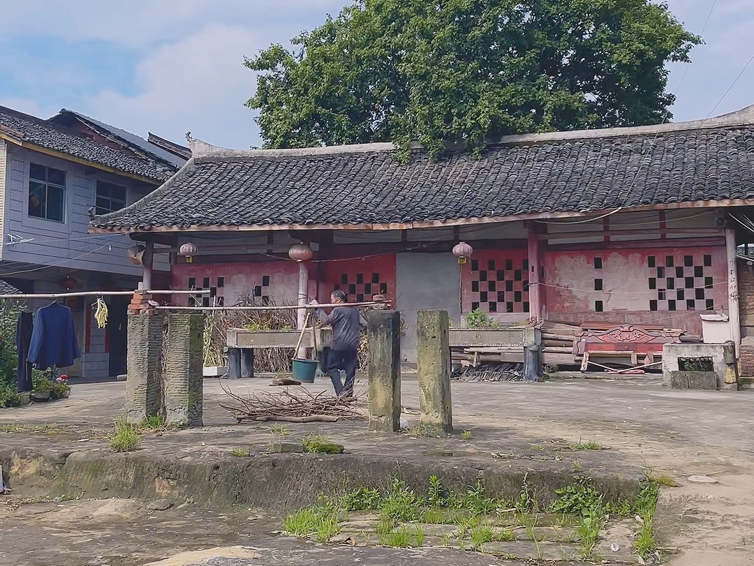 木瓜寺,地处横山之巅,是威远与大安的交界之处