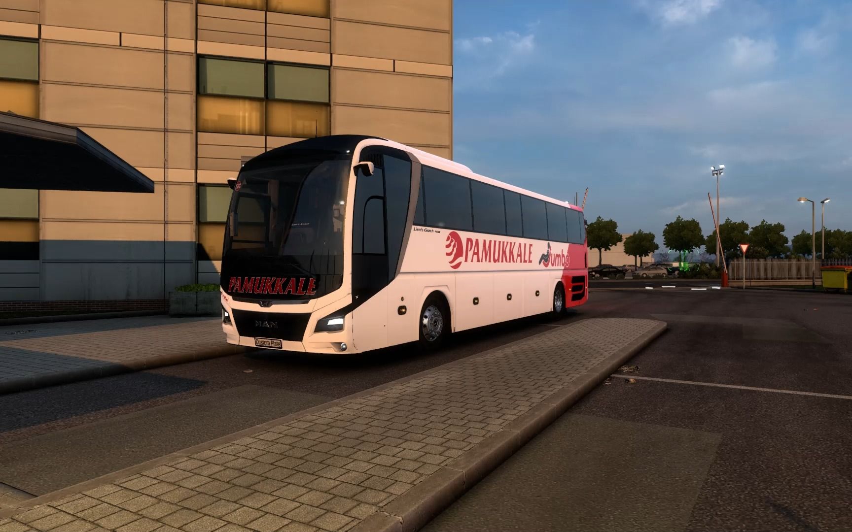 欧卡2 新款曼恩大巴车拉乘客