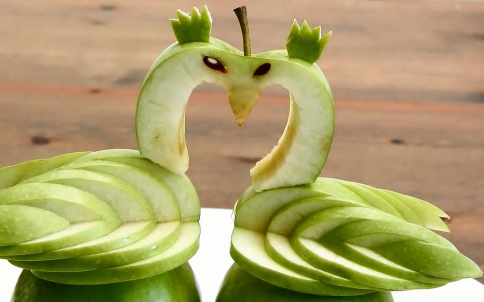 水果雕刻:几分钟做好的小天鹅水果摆盘,苹果瞬间变得高大上