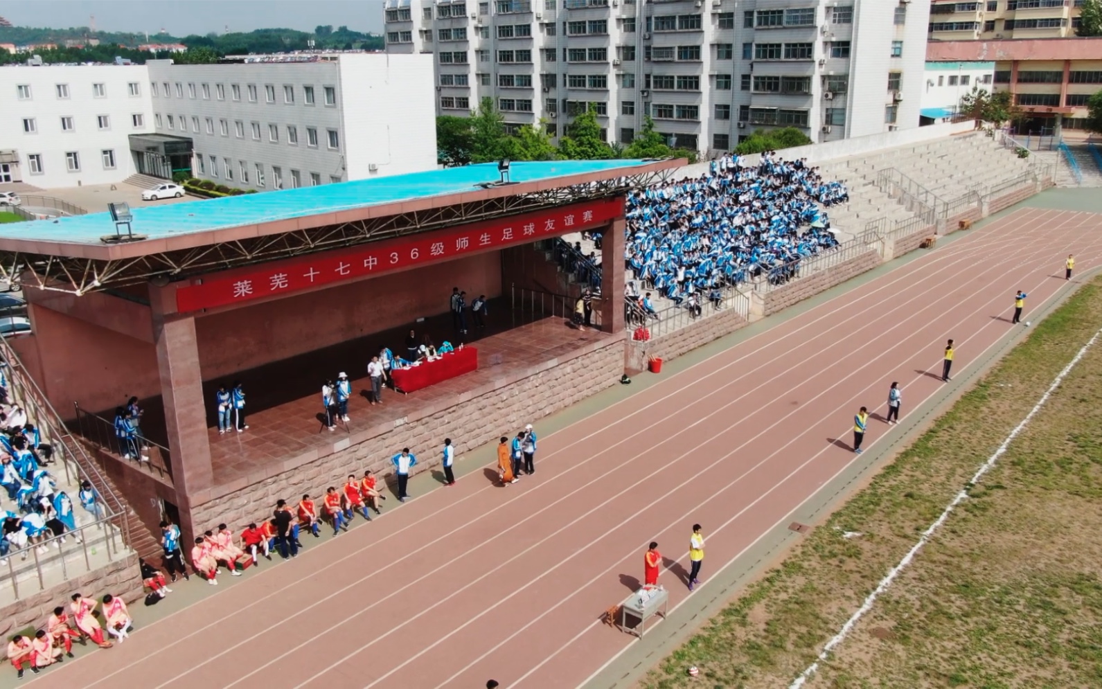 济南市莱芜第十七中学师生对抗足球赛哔哩哔哩bilibili