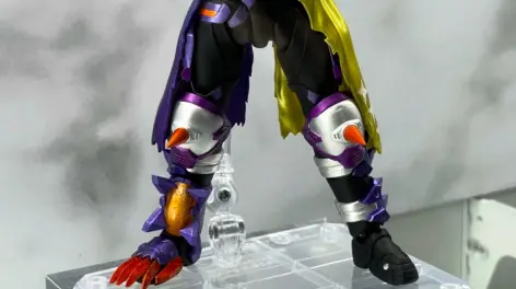 f 假面骑士霸牛 狂热僵尸形态展示视频【tamashii nations store