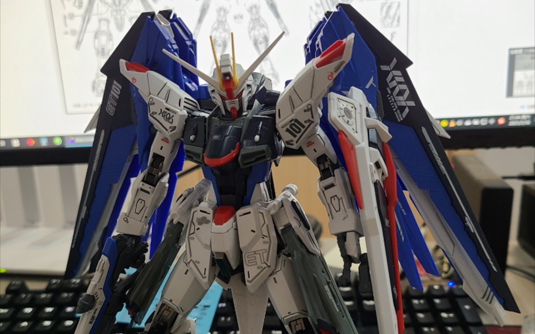 95d8骨架搭配万代自由2.0简单评测