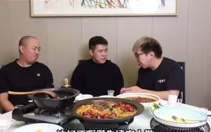 Download Video: 【饭局话术】饭局中客户让你敬自己领导酒，如何机智回应？